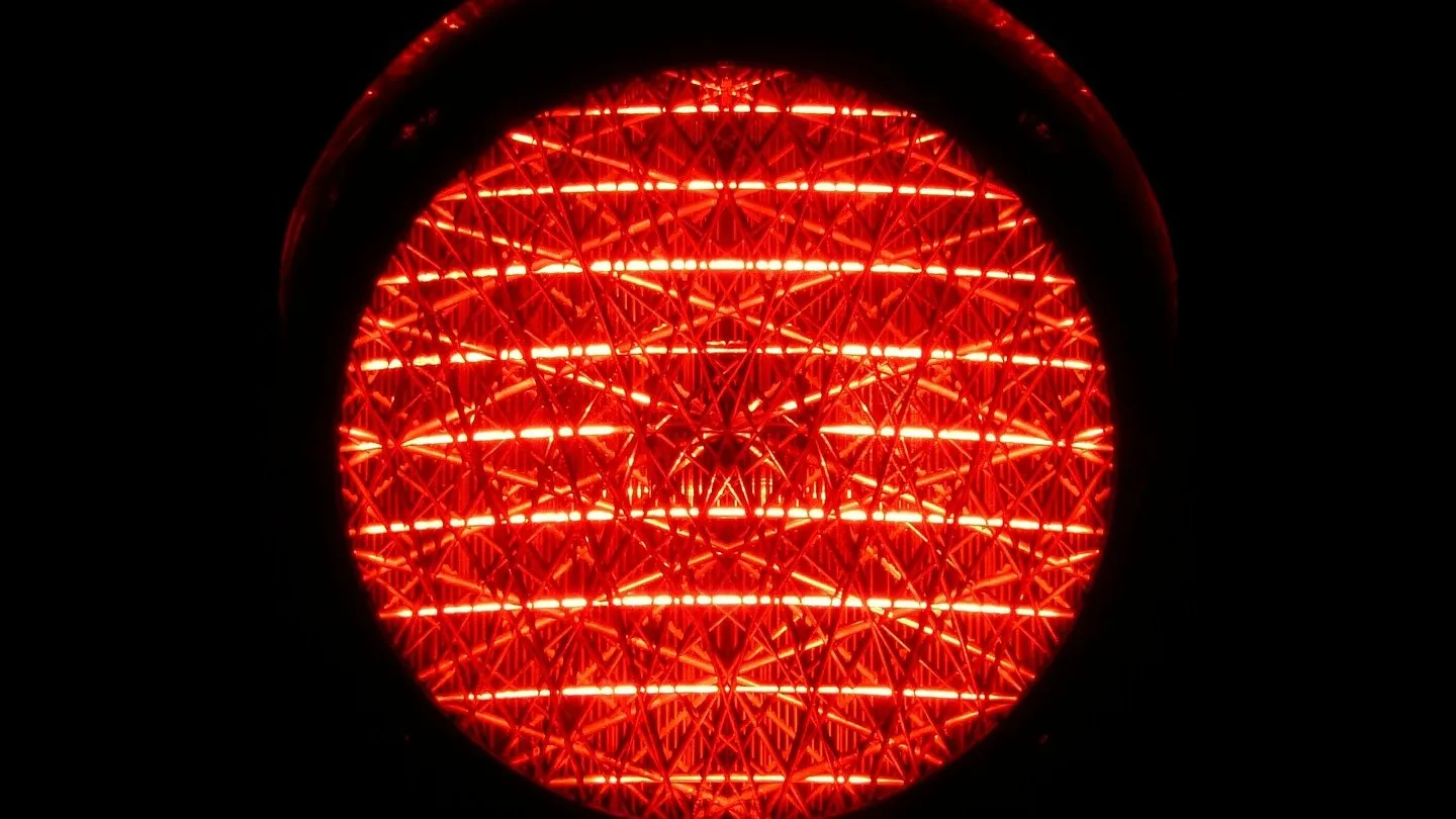 rote_ampel_traffic-light-6010_1920_c._Hans_Braxmeier_Pixabay